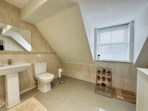 Ensuite- click for photo gallery